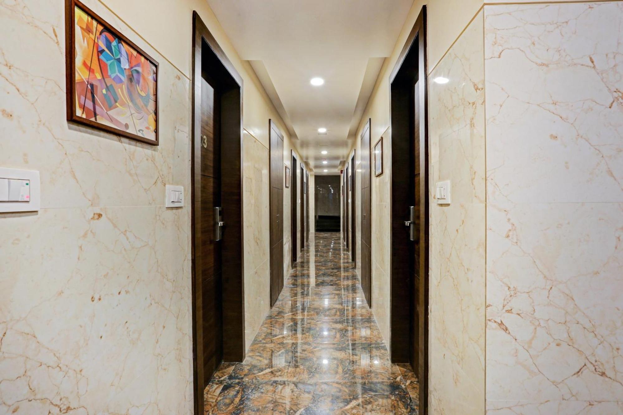 Capital O 80951 Hotel Vertigo Suite Mumbai Exterior photo
