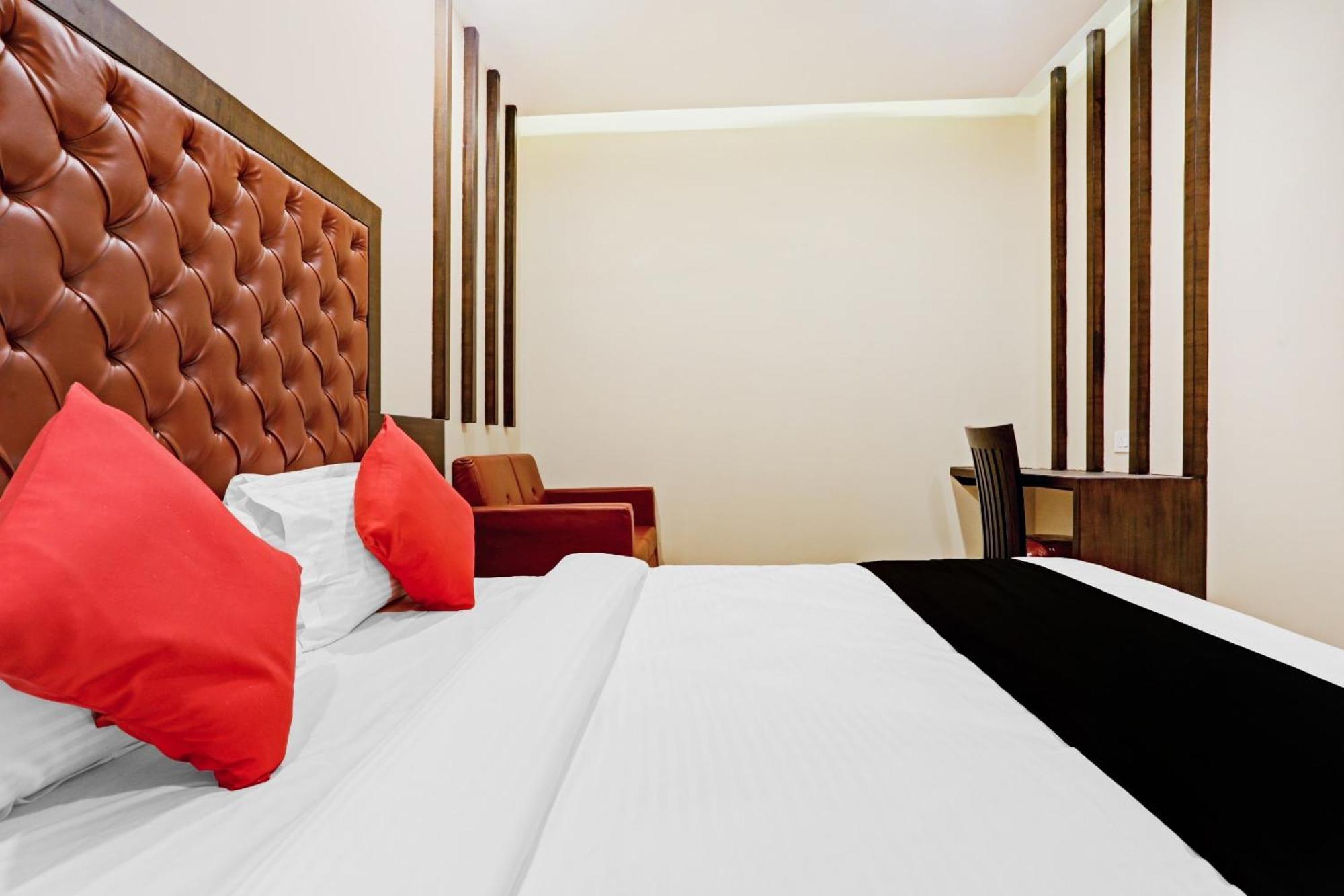 Capital O 80951 Hotel Vertigo Suite Mumbai Exterior photo