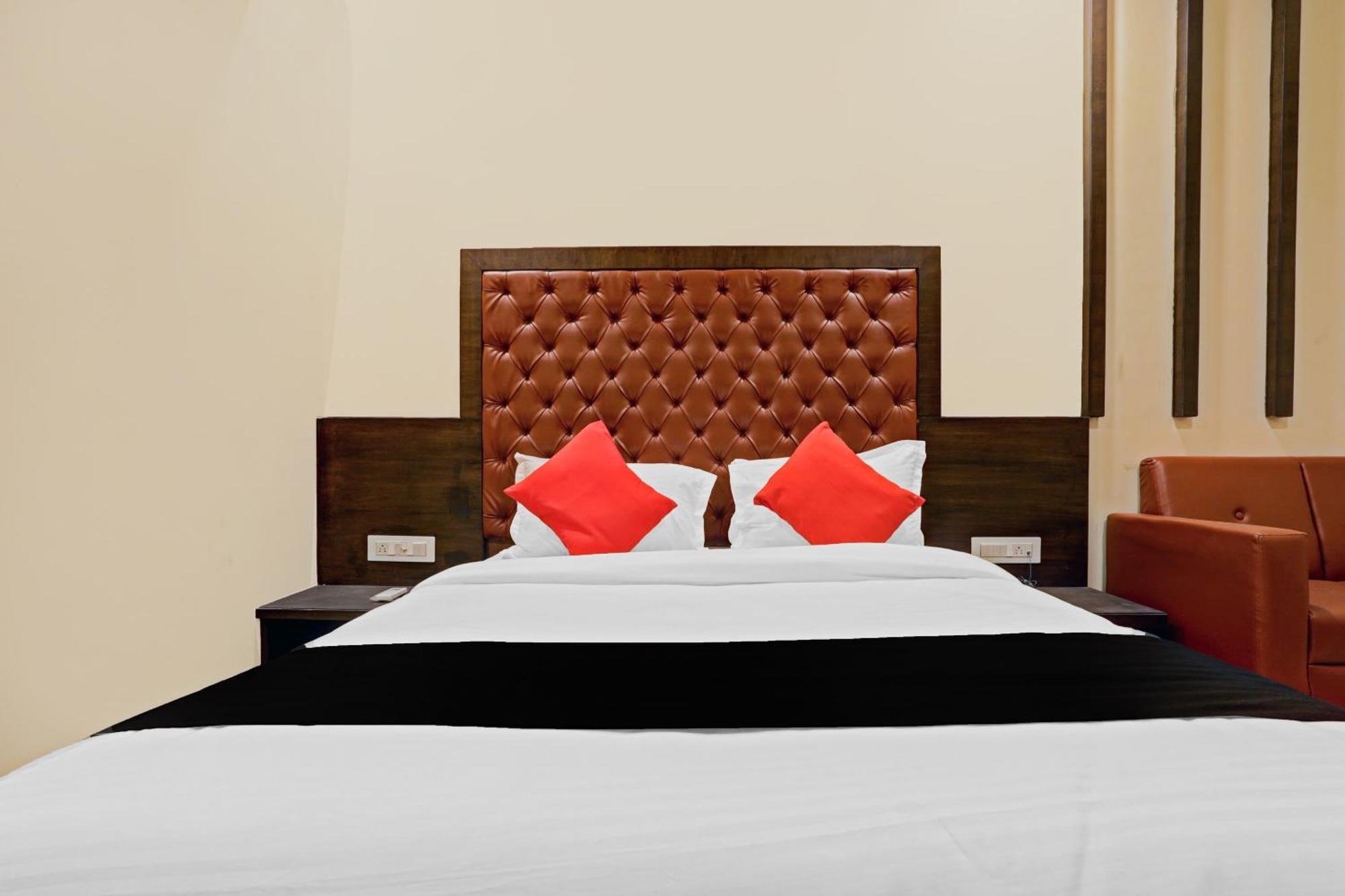 Capital O 80951 Hotel Vertigo Suite Mumbai Exterior photo